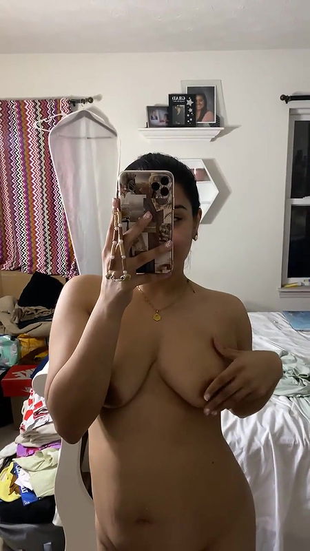 Thick beautiful girlfriend leaked nude teasing Snapchat video P4