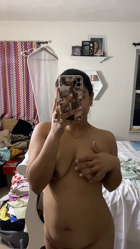 Thick beautiful girlfriend leaked nude teasing Snapchat video P4