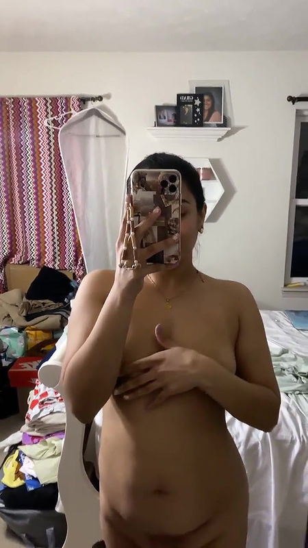 Thick beautiful girlfriend leaked nude teasing Snapchat video P4