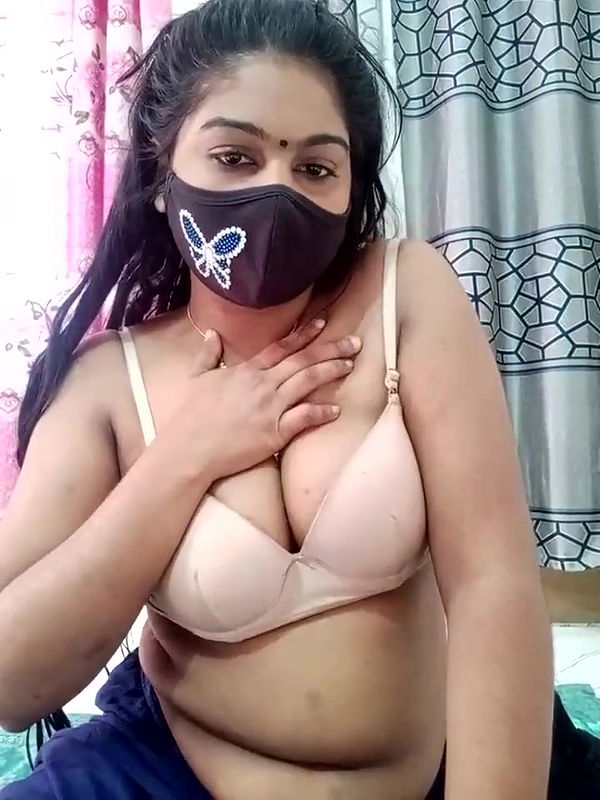 Suchi-Roy Removing Bra & Teasing on StripChat Live