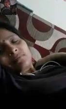 Sweet Desi Bhabhi show her Nude