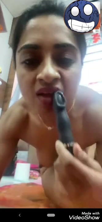 Desi bhabhi show her Nude
