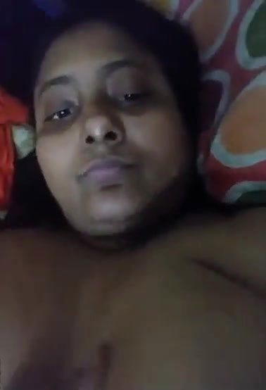 Busty Bangladeshi girl showing her nude big boobs