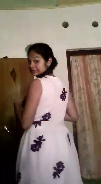 Cute Tamil college girl nude show video MMS