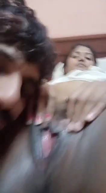 Indian GF pussy licking by her lover MMS video