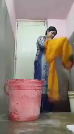 kapde kholke bahbhi ne choot ragdi