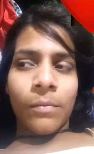 vc mein ladki ne boob dikhayi