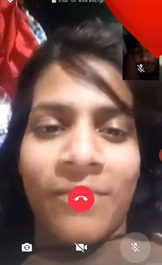 vc mein ladki ne boob dikhayi