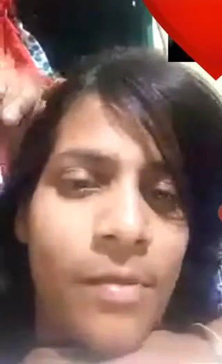 vc mein ladki ne boob dikhayi