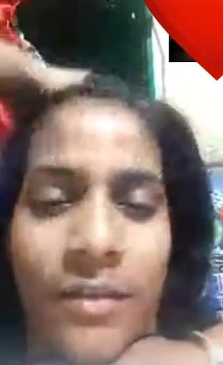 vc mein ladki ne boob dikhayi