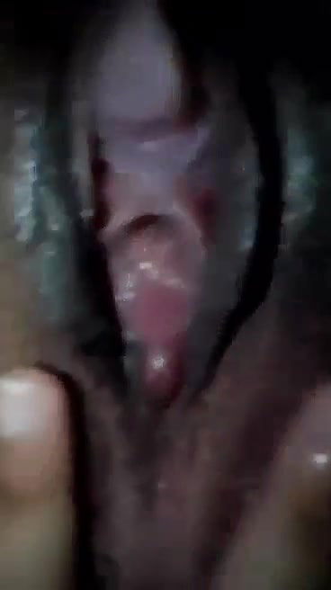 ladki ne gori chuche or gili choot ki video banayi