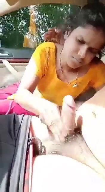 paise ke liya bahbhi ne lund chusa car mein