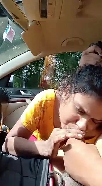 paise ke liya bahbhi ne lund chusa car mein