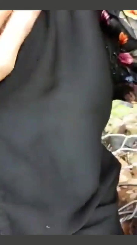 Cute Slim Paki Girl Showing her Boobs Pic’s+Video