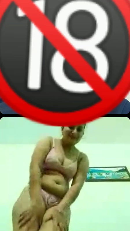 vc mein bhabhi ne nagi video dikhayi