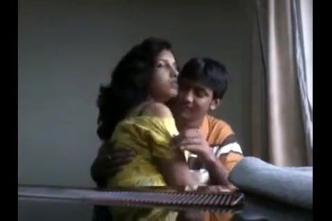 badi chuche wali bhabhi ke sath masti