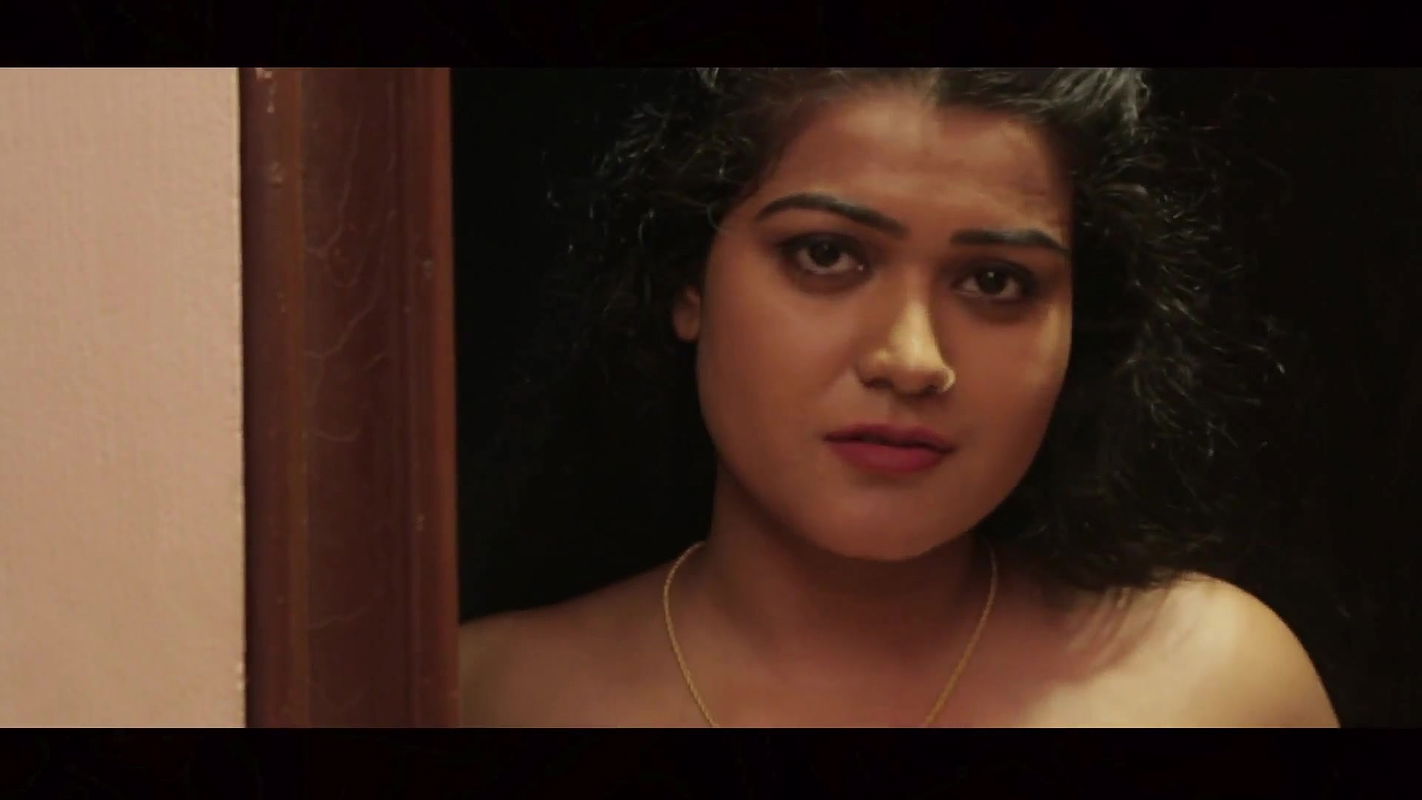 Aashiq Awara Hot Scene