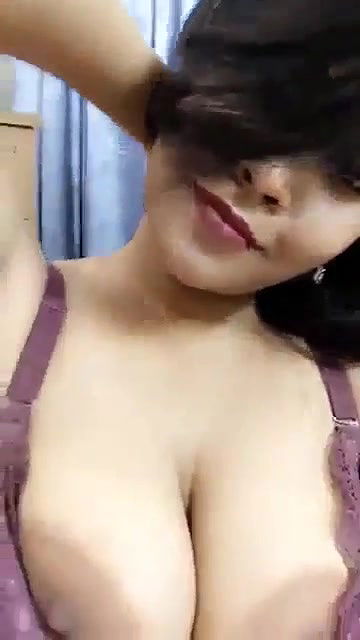 Extremely gorgeous chubby milf exposed herself nude P1