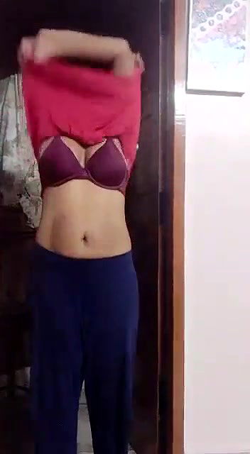 Busty milf striptease exposes her nude body