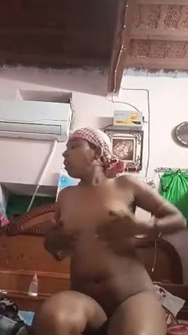 Indian Bhabhi fingering