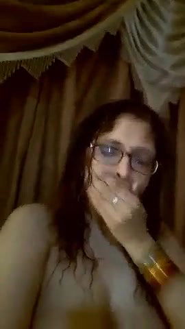 Horny Indian aunty exposing her shaved pussy