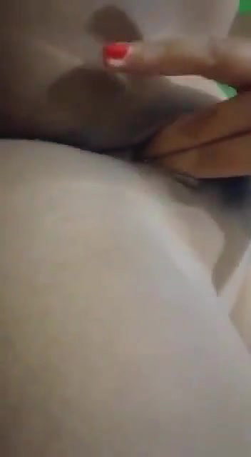 chubby bhabhi ne badi chuche dabaya