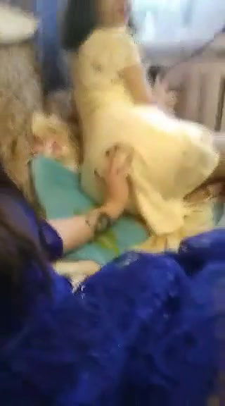 girl fingering friends pussy