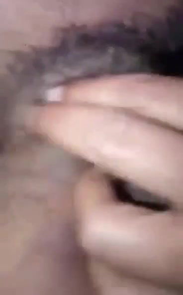 dehati bhabhi fingering pussy and showing boob