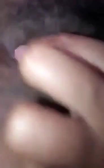 dehati bhabhi fingering pussy and showing boob