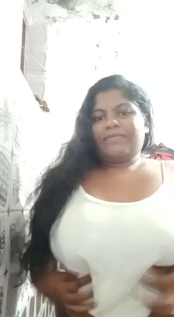 ugly bbw firl showing boob