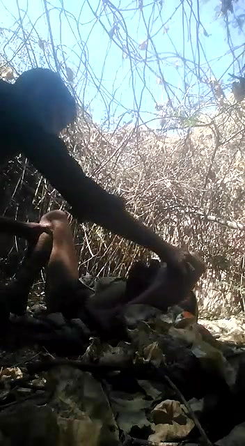 gaon ki bhabhi ko khule mein choda