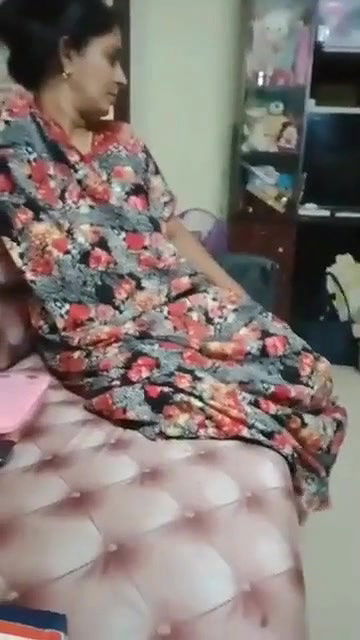 devar ne massage krte hue bhabhi ki chut ki video banayi