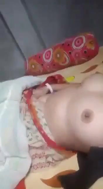 bhabhi ne vc mein boob dabaya or choot ragdi