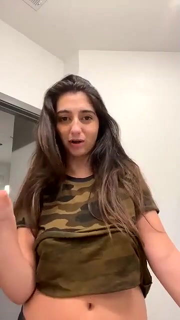 Super sexy desi nri babe striptease shows her sexy nude body P1