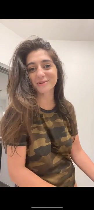 Super sexy desi nri babe striptease shows her sexy nude body P2