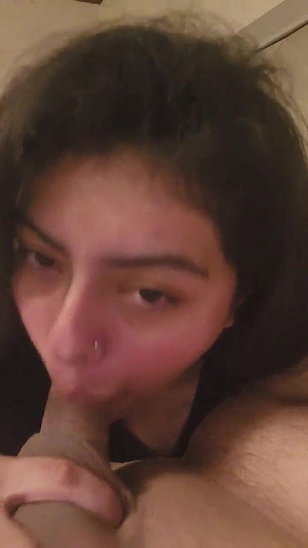 Beautiful curvy babe nicely sucking dick