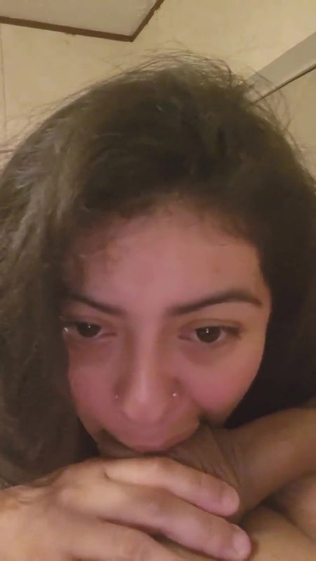 Beautiful curvy babe nicely sucking dick