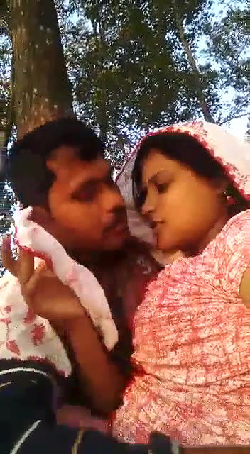 Soft Desi big boobs press outdoor sex MMS