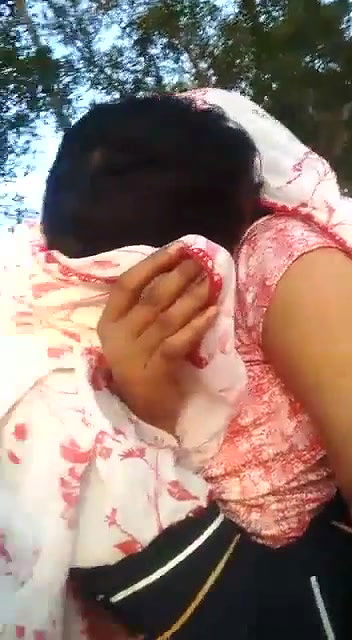 Soft Desi big boobs press outdoor sex MMS