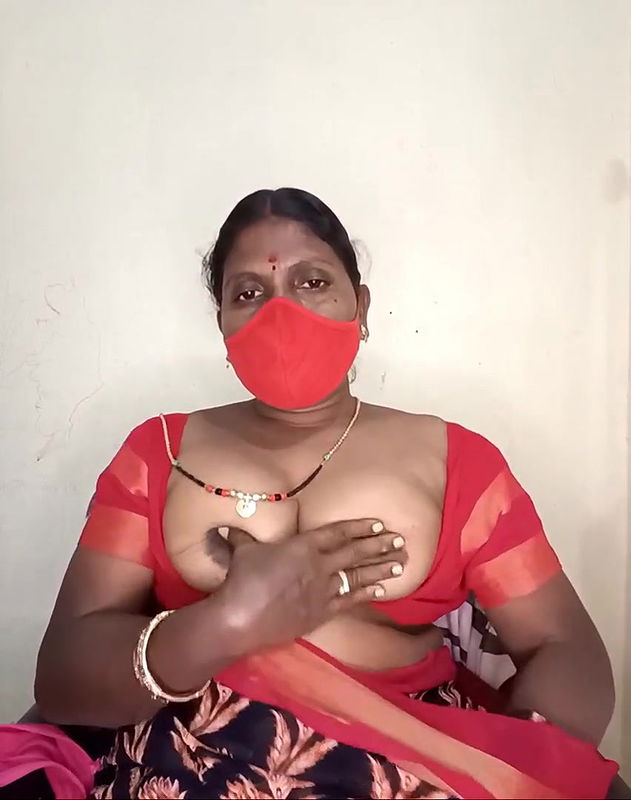 Telugu Aunty beautiful boobs show