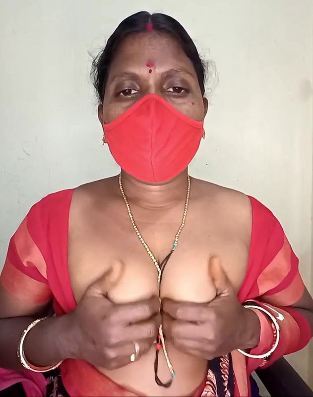 Telugu Aunty beautiful boobs show