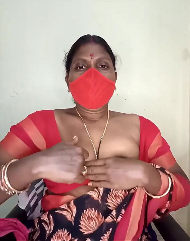 Telugu Aunty beautiful boobs show