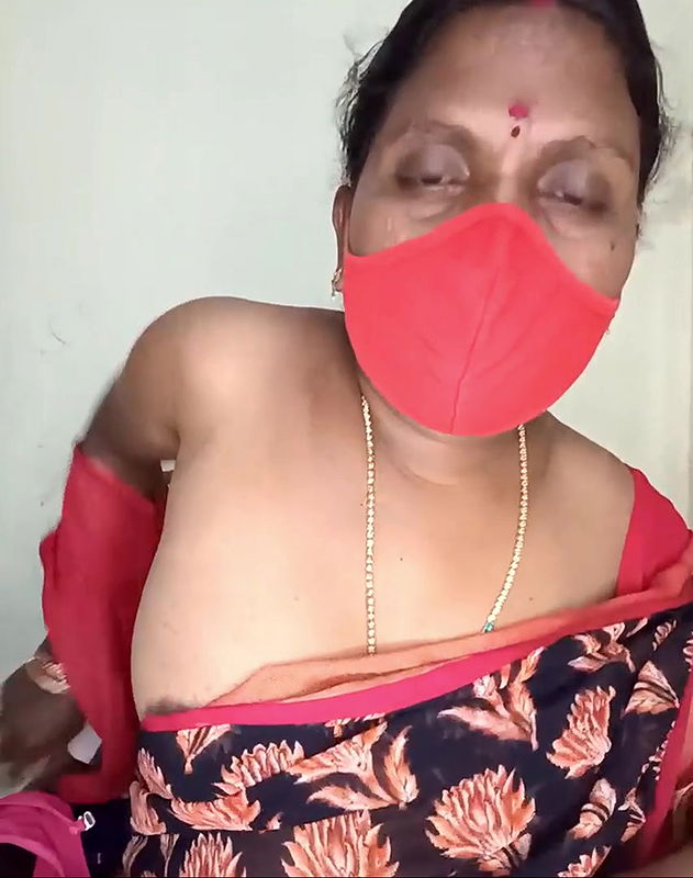 Telugu Aunty beautiful boobs show