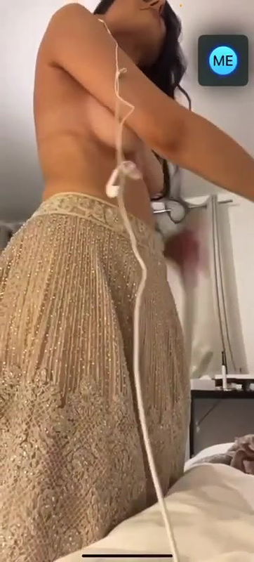 Beautiful Slim Girl Nude Showing