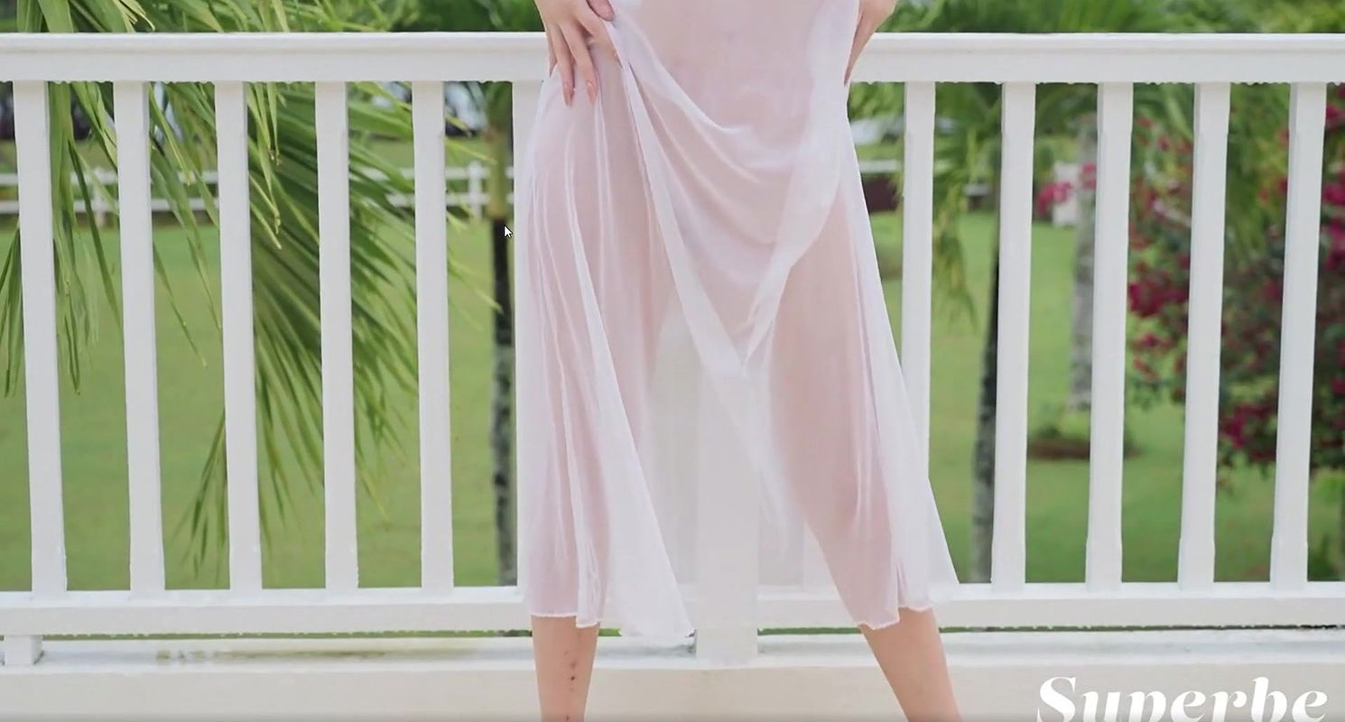 Ravishing brunette looks stunning as she presents her yummy curvy body as she sensually poses outdoors