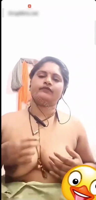 aunty rubbing pussy and fingering on video call