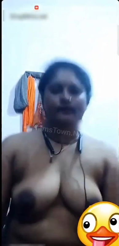 aunty rubbing pussy and fingering on video call