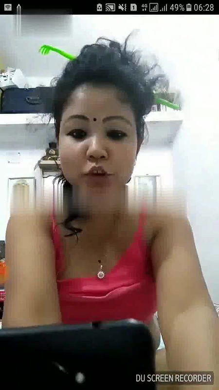 Hot Desi Girl Show Her Boobs On Video Call To Boyfriend