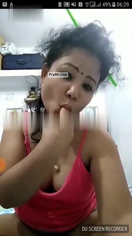 Hot Desi Girl Show Her Boobs On Video Call To Boyfriend