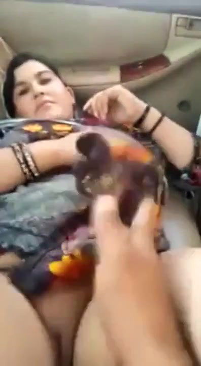 Paki Bhabi Showing Pussy Inside Running Car